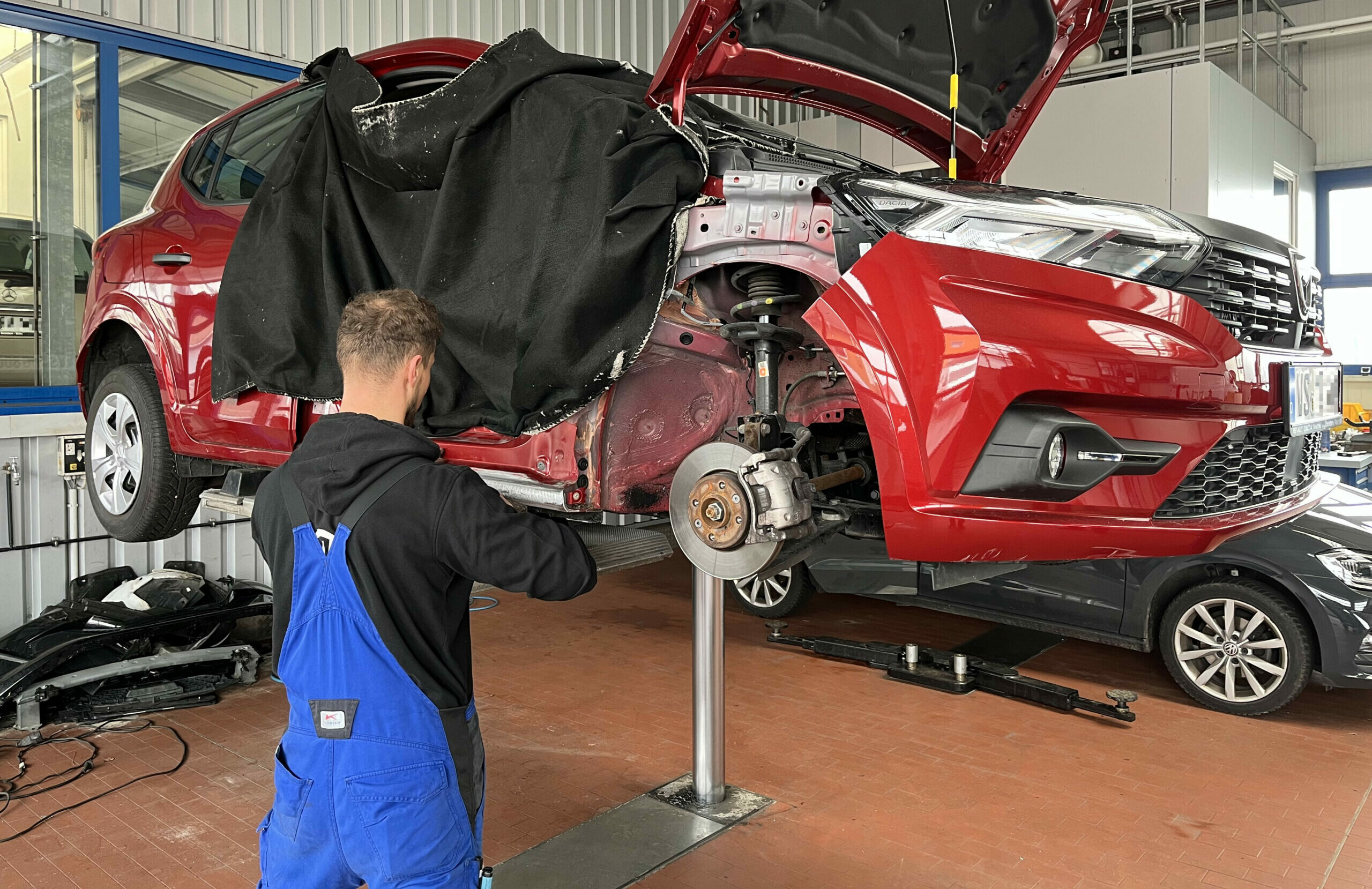 Unfallinstandsetzung mit Schadenabwicklung bei Auto Laufer